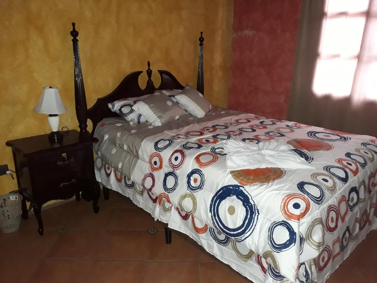 Hotel La Casita De Roca Антигуа-Гватемала Экстерьер фото
