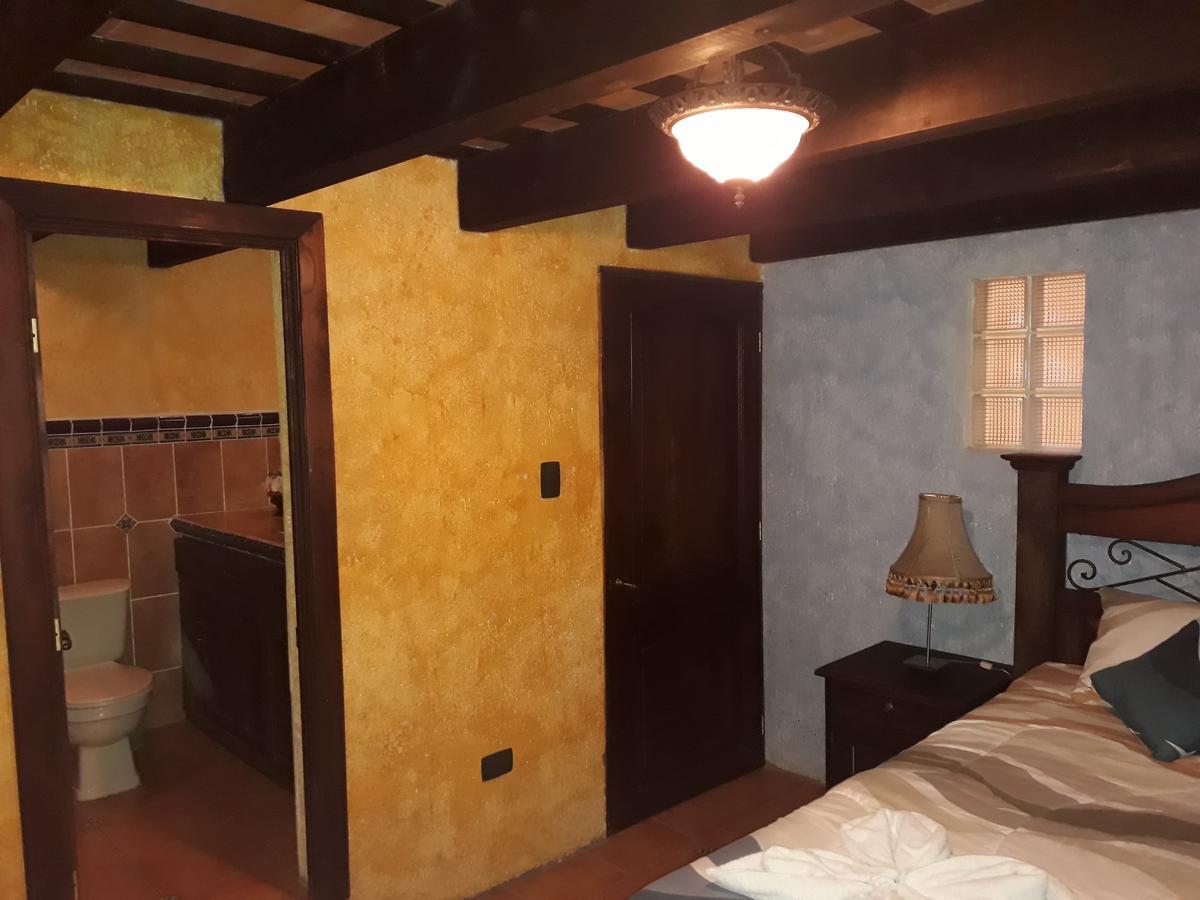 Hotel La Casita De Roca Антигуа-Гватемала Экстерьер фото