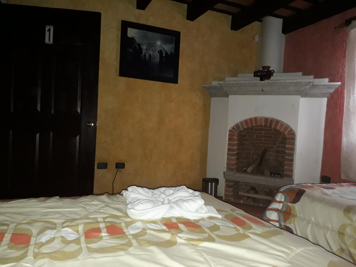 Hotel La Casita De Roca Антигуа-Гватемала Номер фото